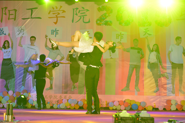 http://www.ayit.edu.cn/_mediafile/ayit/2015/06/12/2idyfgpho8.jpg